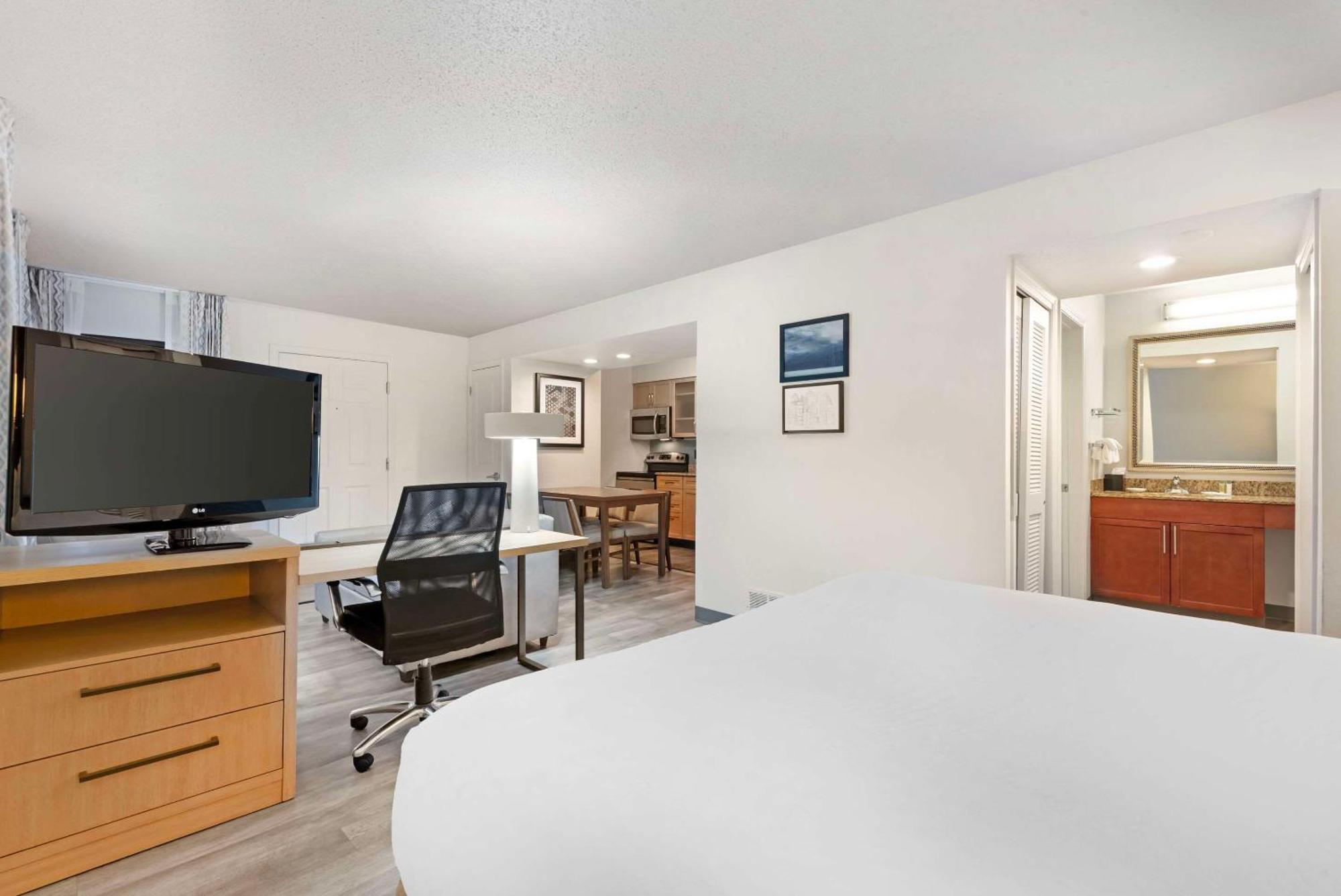 Mainstay Suites St Louis - Galleria Richmond Heights Exterior photo