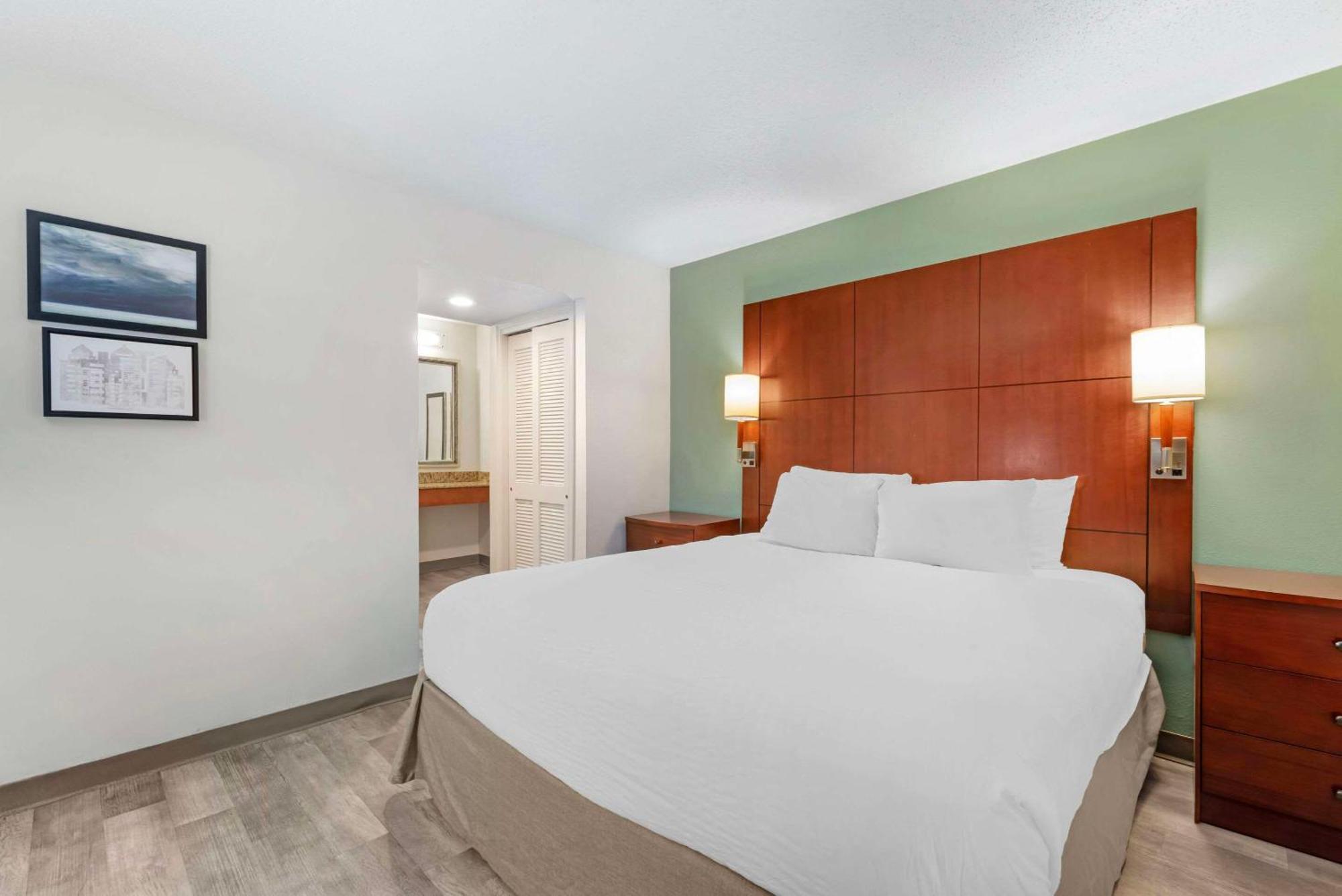 Mainstay Suites St Louis - Galleria Richmond Heights Exterior photo