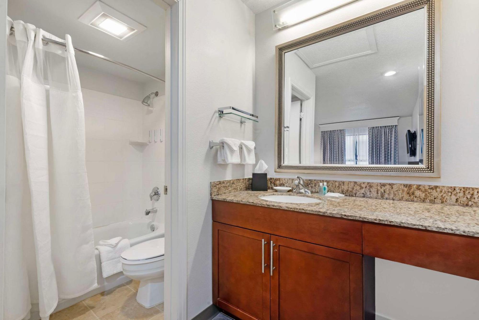 Mainstay Suites St Louis - Galleria Richmond Heights Exterior photo