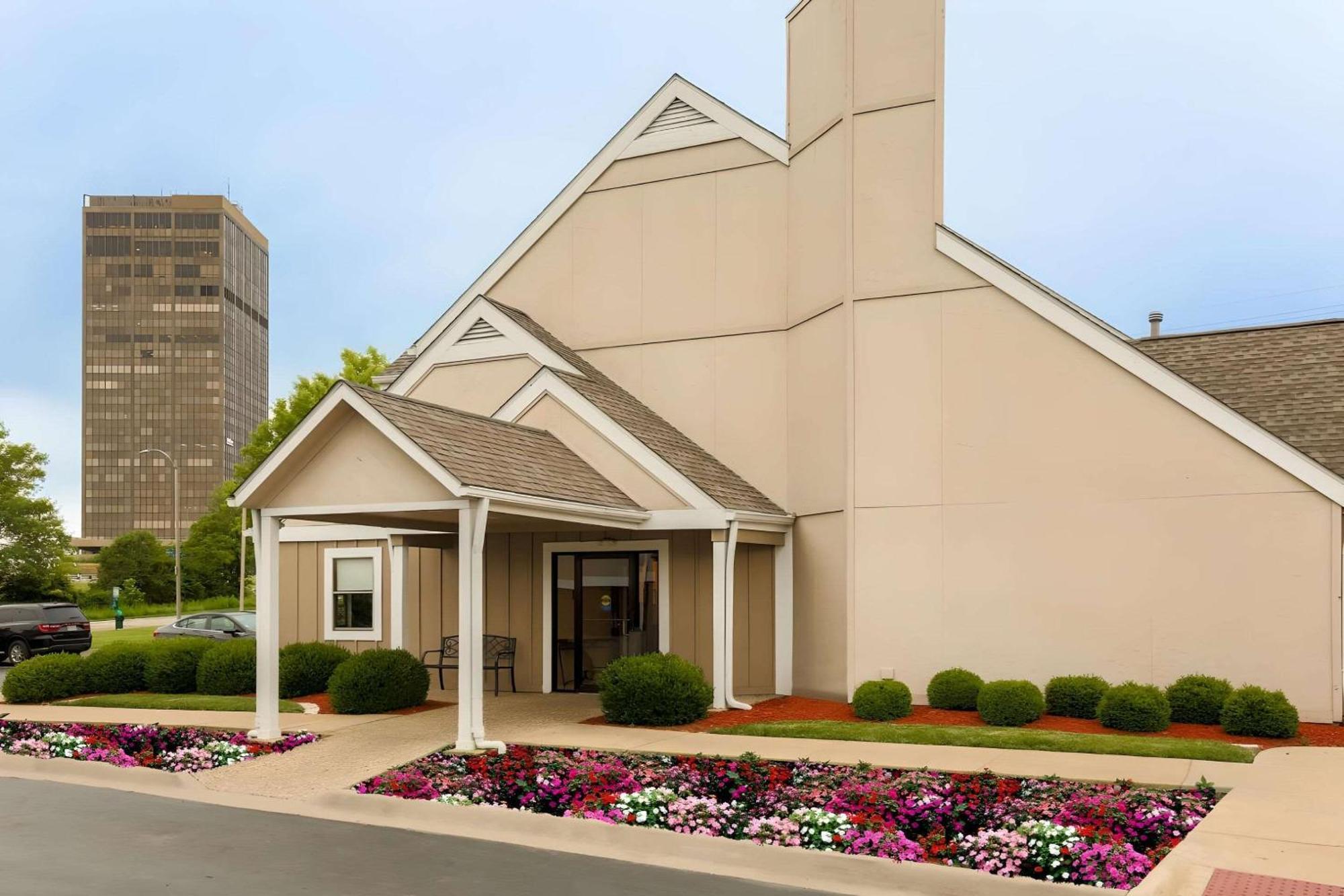Mainstay Suites St Louis - Galleria Richmond Heights Exterior photo